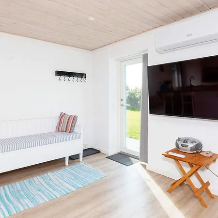 6 Person In Hjorring-by Traum * הייורינג